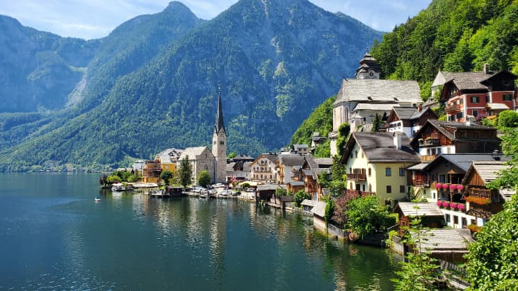 https://cms-travsim-prod.s3.eu-central-1.amazonaws.com/template-Austria-1788243140186.jpg
