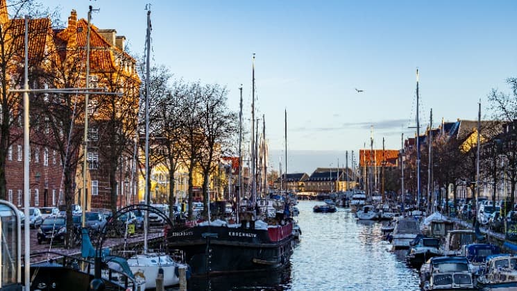 https://cms-travsim-prod.s3.eu-central-1.amazonaws.com/template-Christianshavn-1786704871054.jpg