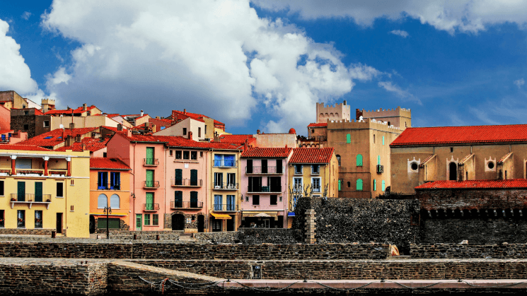 https://cms-travsim-prod.s3.eu-central-1.amazonaws.com/template-FRCollioure-1788524672122.png