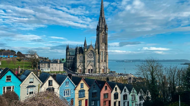 https://cms-travsim-prod.s3.eu-central-1.amazonaws.com/template-Ireland-1788243108841.jpg