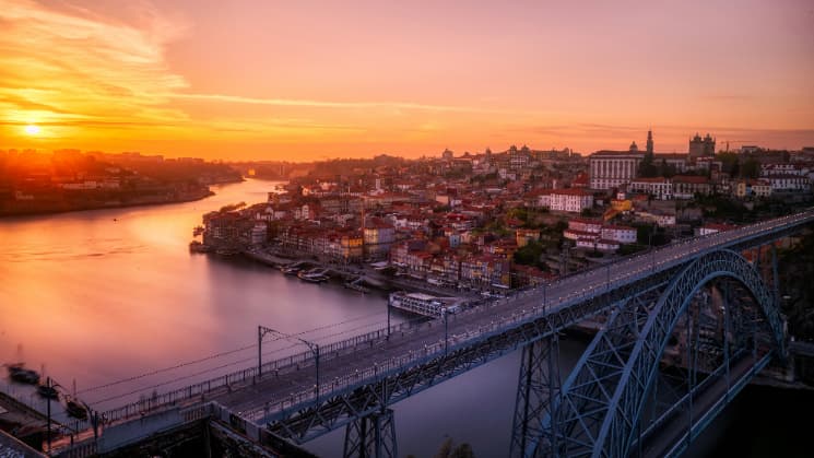 https://cms-travsim-prod.s3.eu-central-1.amazonaws.com/template-Portugal-1788243165965.jpg