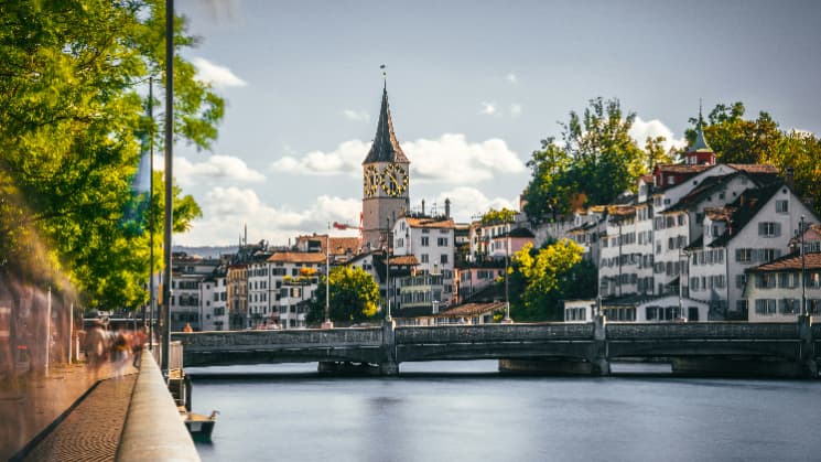 https://cms-travsim-prod.s3.eu-central-1.amazonaws.com/template-Switzerland-1788243045982.jpg