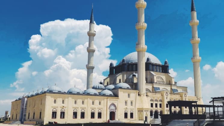 https://cms-travsim-prod.s3.eu-central-1.amazonaws.com/template-mosque2-1787662764264.jpg
