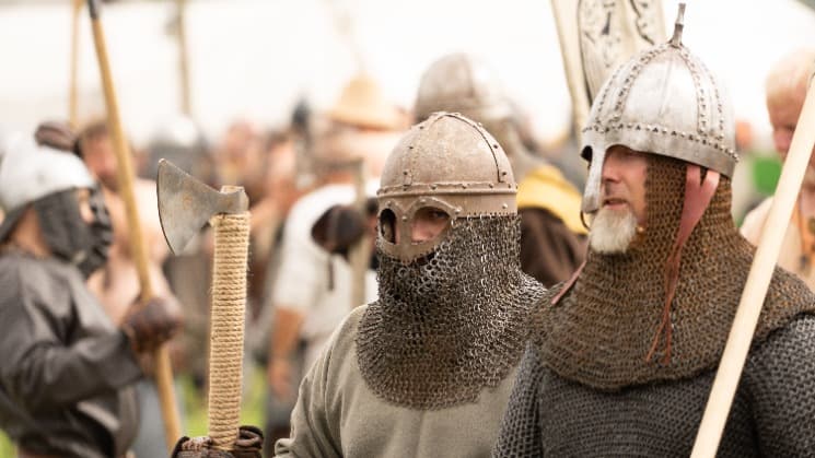 https://cms-travsim-prod.s3.eu-central-1.amazonaws.com/template-vikingFest-1786705664574.jpg