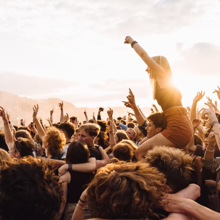 https://cms-travsim-prod.s3.eu-central-1.amazonaws.com/template-vikingFest-1788358333216.jpg